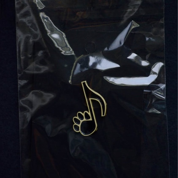 Pack of 5 Brand New/Packaged Dog (with one fox) Pin Collection - Picture 4 of 5